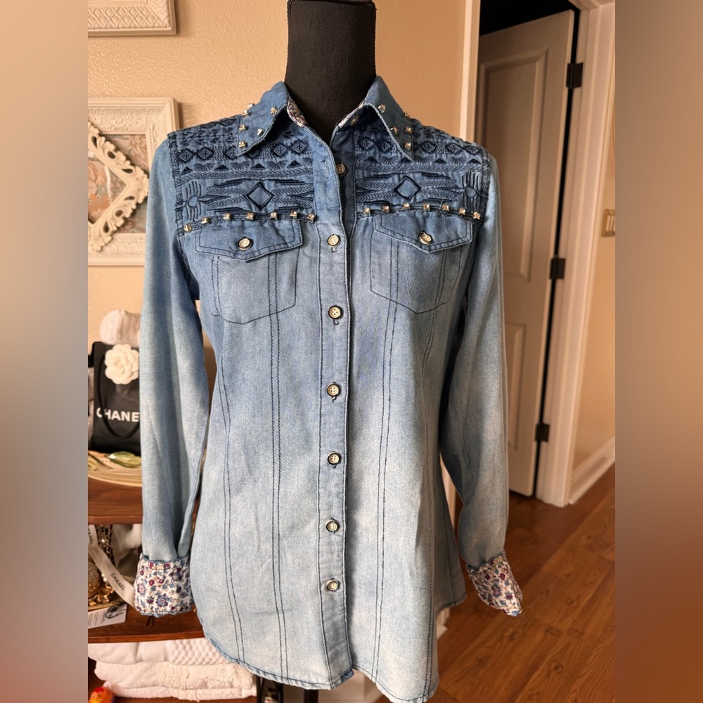 Roar‎ Western Demin Rhinestone Button Shirt